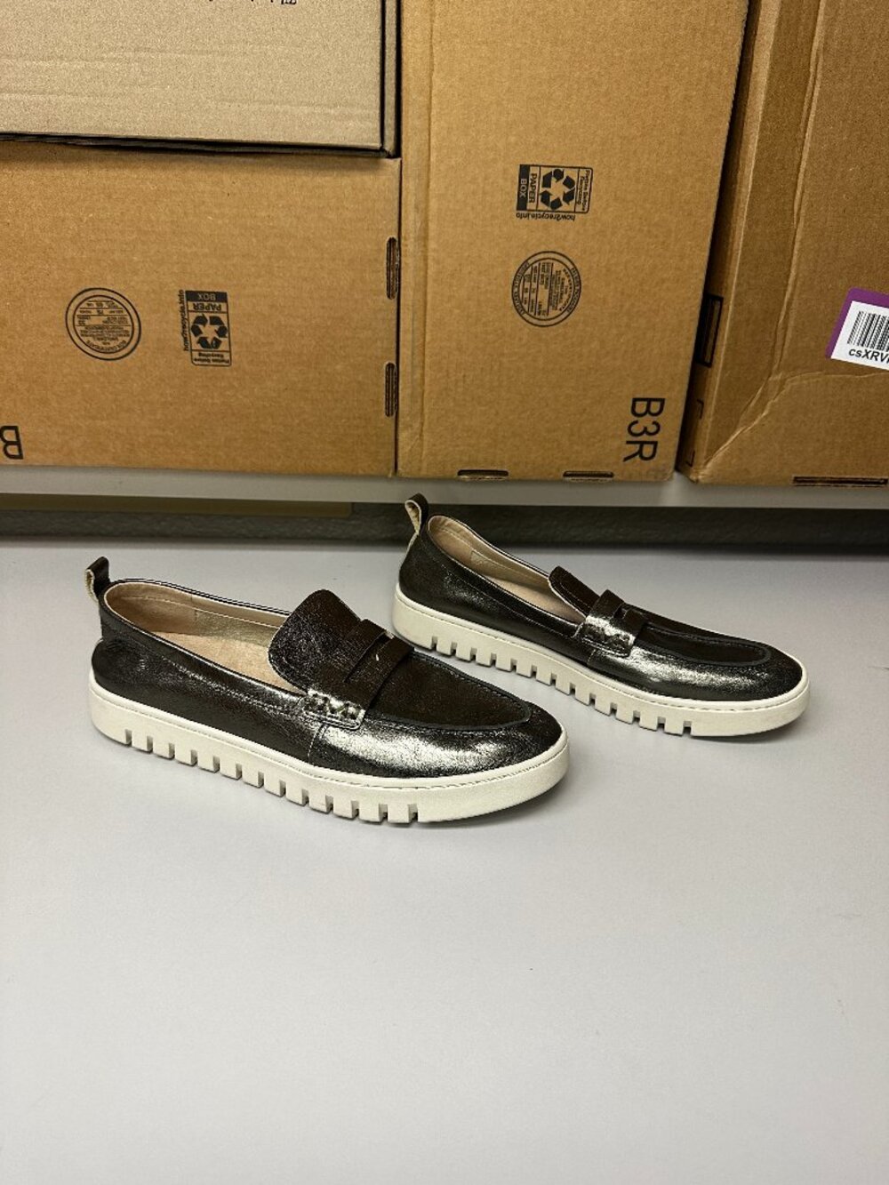 Vionic Uptown Loafer - metallic gold - size 10 wide